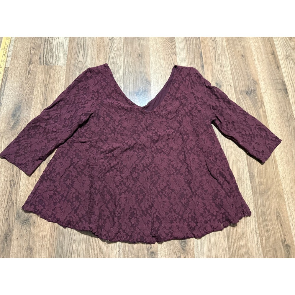 American Eagle Outfitter Blouse Women's Size Large V-neck 3/4 Sleeve Purple Lace